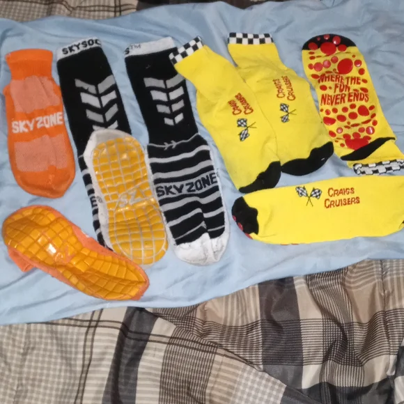 (4)Trampoline park (CRAIG CRUISERS/SKY ZONE) socks - Picture 1 of 4